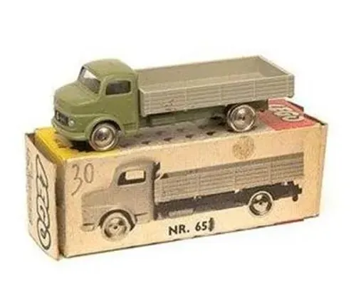 1:87 Mercedes Flatbed Truck Image