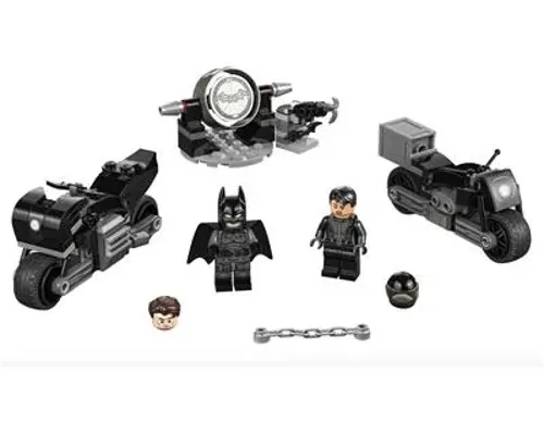 Batman & Selina Kyle Motorcycle Pursuit Image