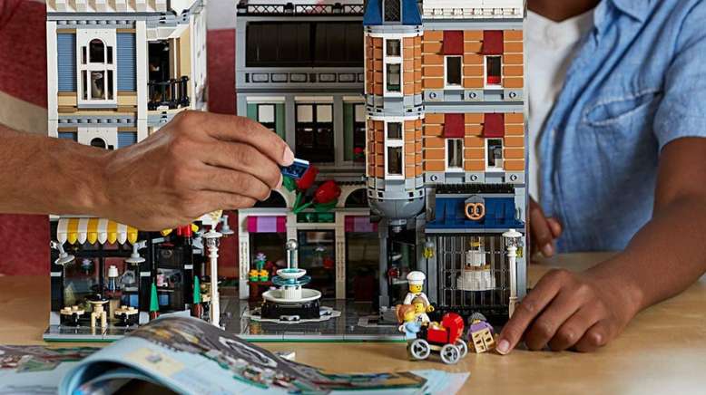 Lego Assembly Square