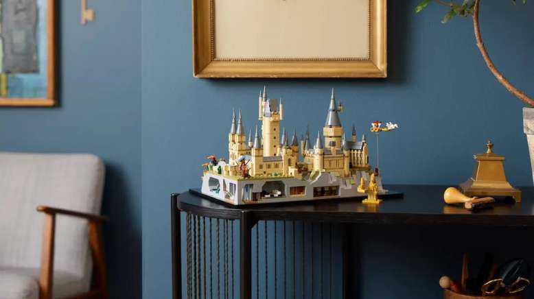 We Build The LEGO Hogwarts Castle and Grounds, A Showcase of