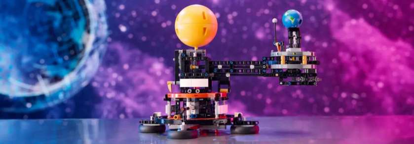 The LEGO Technic Planet Earth and Moon in Orbit (42179) set