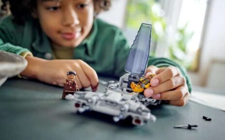 The LEGO Star Wars Pirate Snub Fighter (75346) set