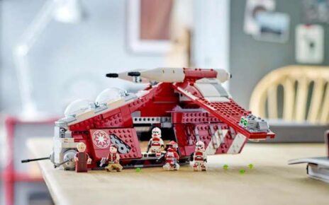 The LEGO Star Wars Coruscant Guard Gunship (75354) set