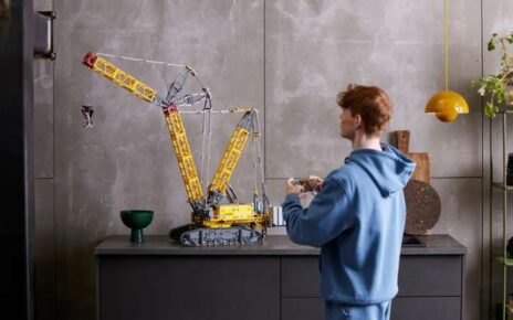 The LEGO Technic set Liebherr Crawler Crane LR 13000 (42146) set
