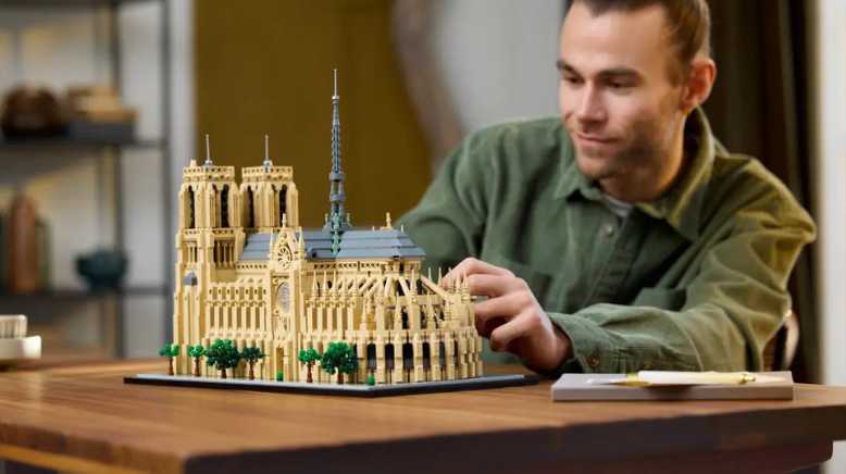 21061 LEGO Architecture Notre Dame de Paris