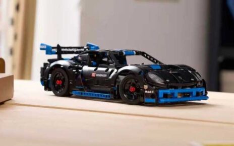 42176 LEGO Technic Porsche GT4 e-Performance Race Car
